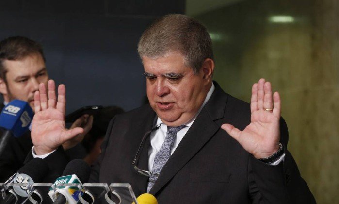 Governo decide suspender tramitação da reforma da Previdência 